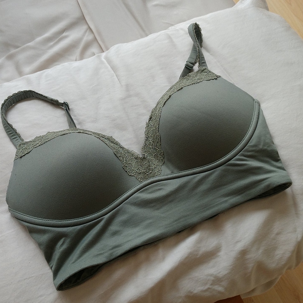 🐳 Victoria's Secret Padded Wireless Bralette 32D
